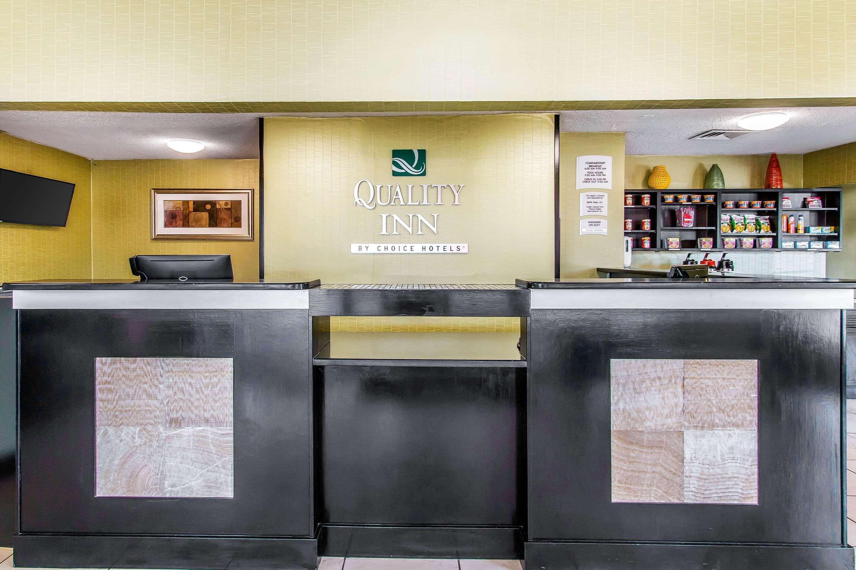 Quality Inn Hinesville - Fort Stewart Area, Kitchenette Rooms - Pool - Guest Laundry Exterior photo