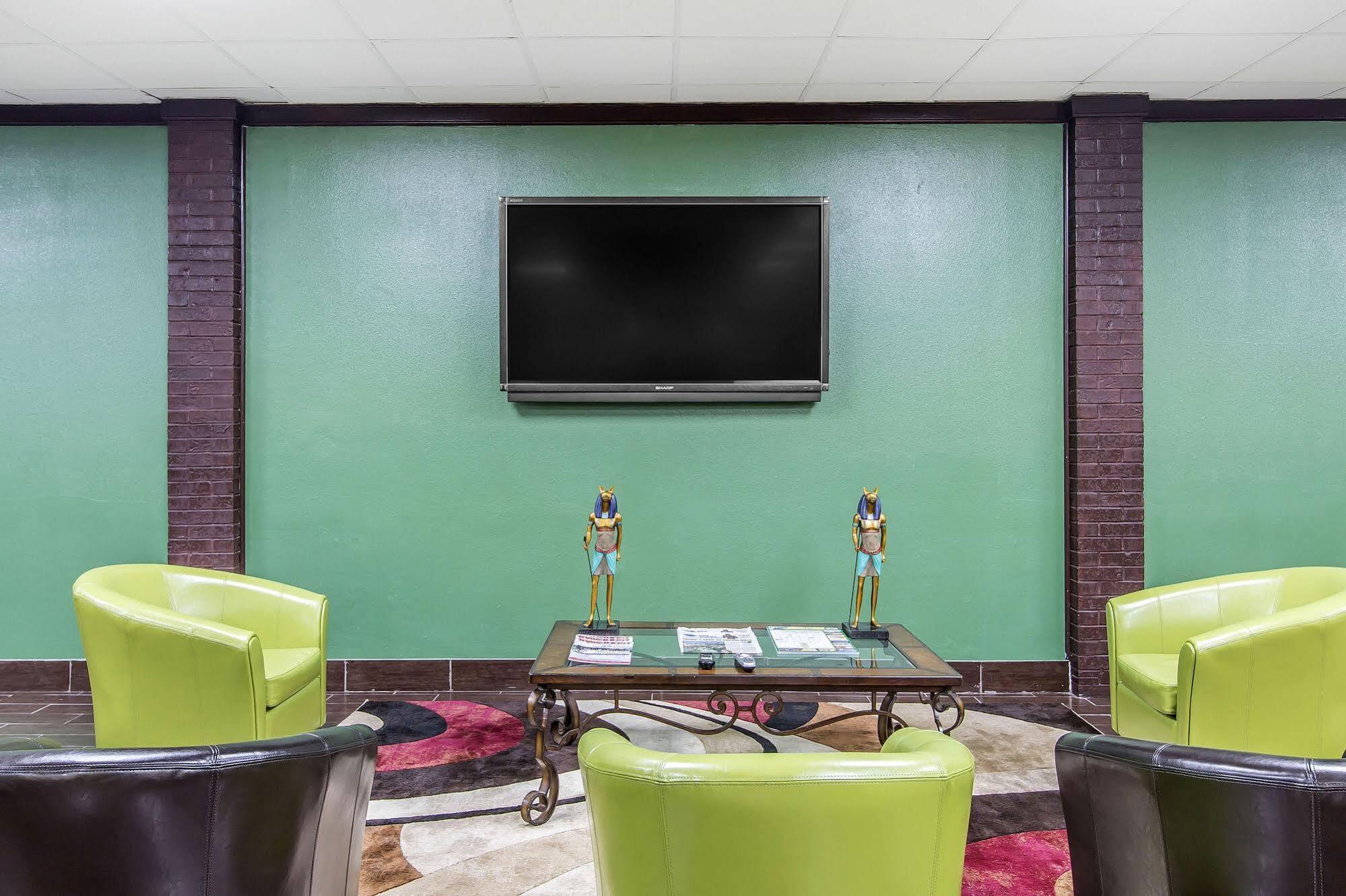 Quality Inn Hinesville - Fort Stewart Area, Kitchenette Rooms - Pool - Guest Laundry Exterior photo